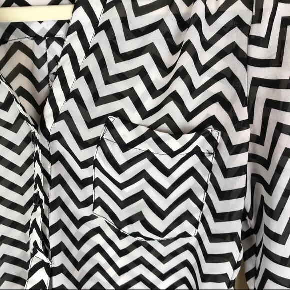 RUE 21 Chevron Sheer Blouse Sz Small - Picture 3 of 6